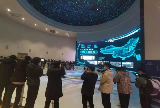 Display LED curvado de alta precisión Brillo de la pantalla Consistencia del color Sin fantasmas